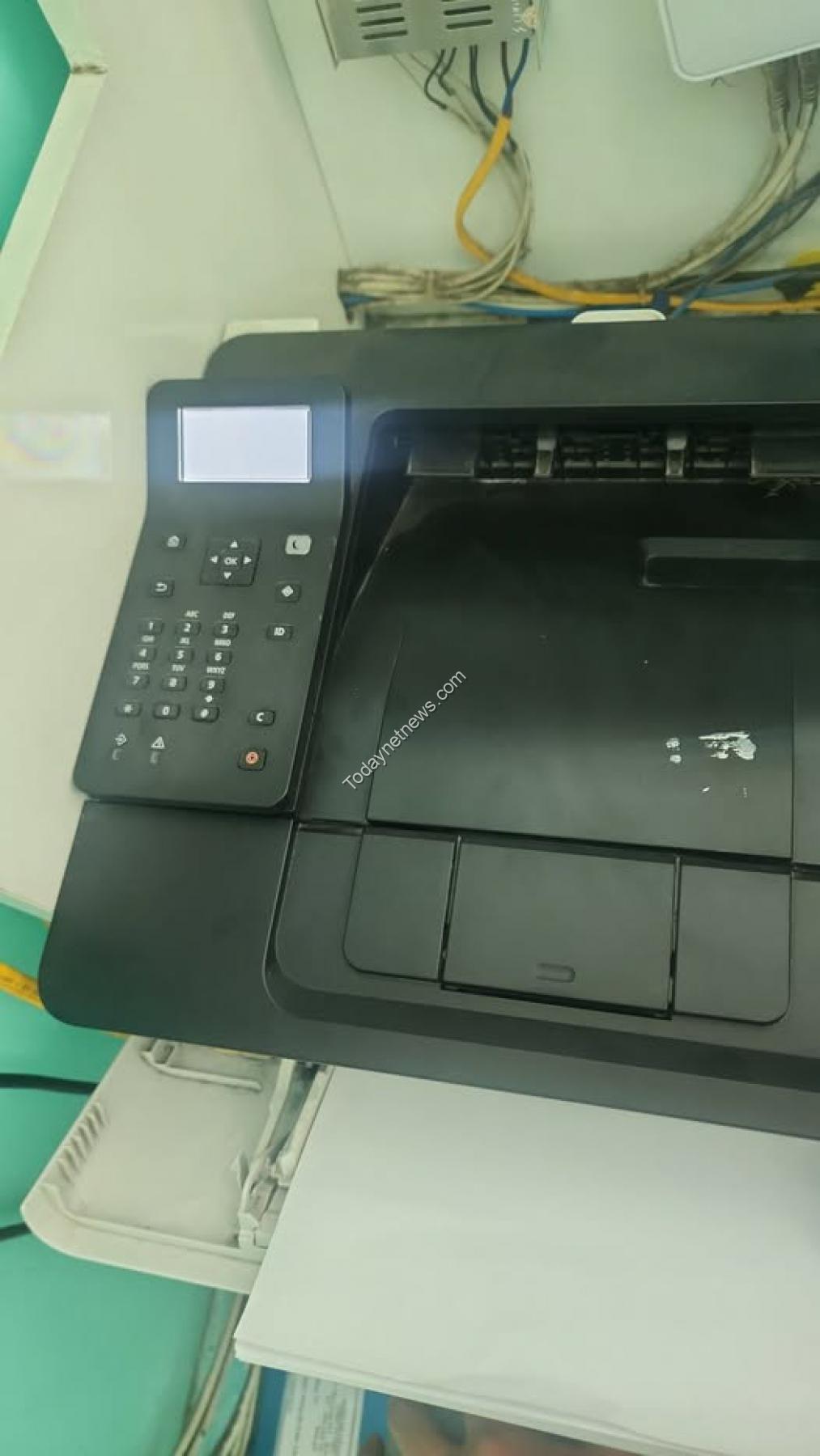 Canon i-SENSYS LBP212dw printer has a white screen error and cannot print.jpg