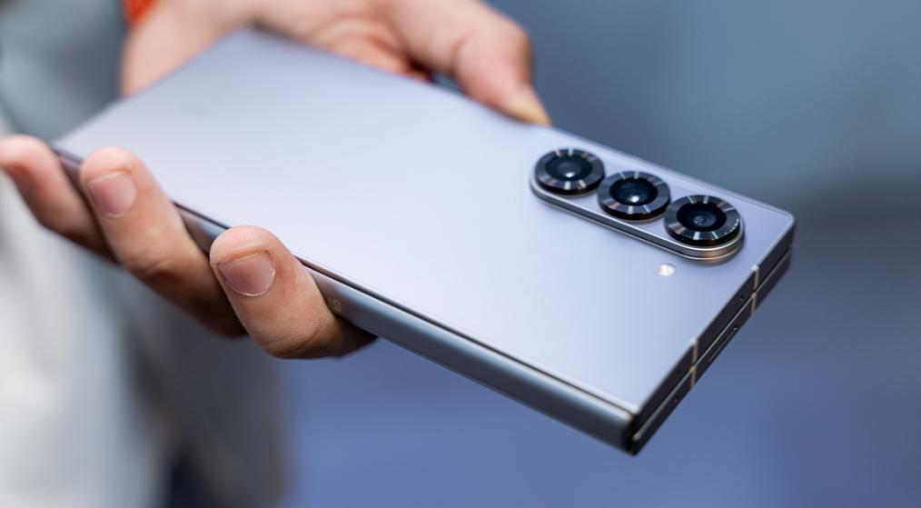 galaxy-z-fold6-reviews-design-screen-camera-rerformance-16.jpg