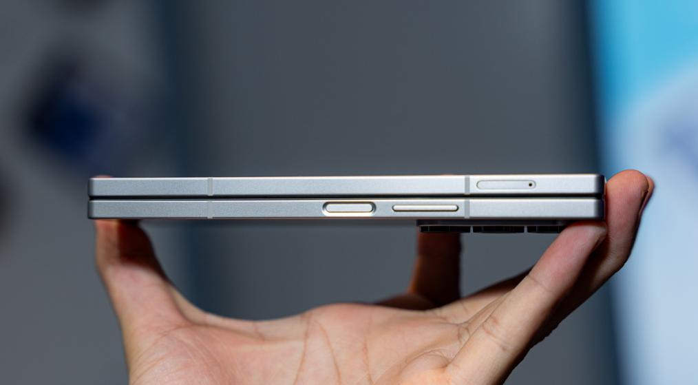 galaxy-z-fold6-reviews-design-screen-camera-rerformance-2.jpg