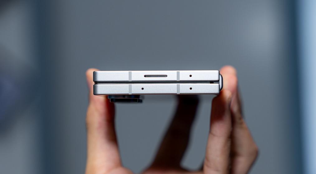 galaxy-z-fold6-reviews-design-screen-camera-rerformance-4.jpg