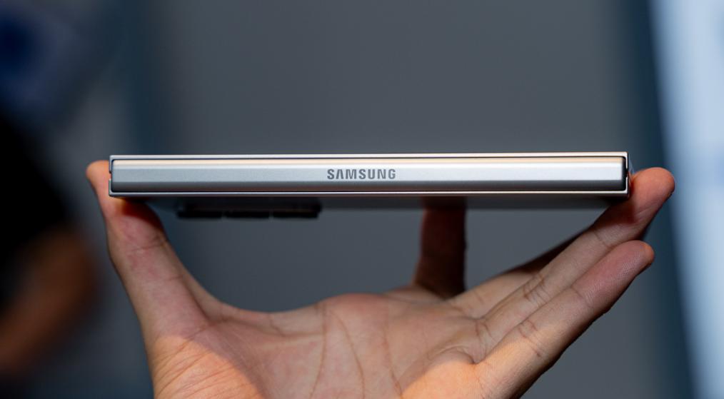 galaxy-z-fold6-reviews-design-screen-camera-rerformance-5.jpg